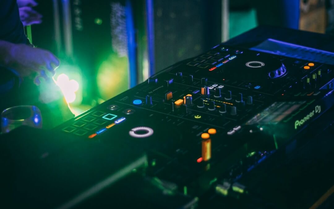 Les meilleurs conseils de mixage pour un DJ : les bpm & le crossfade