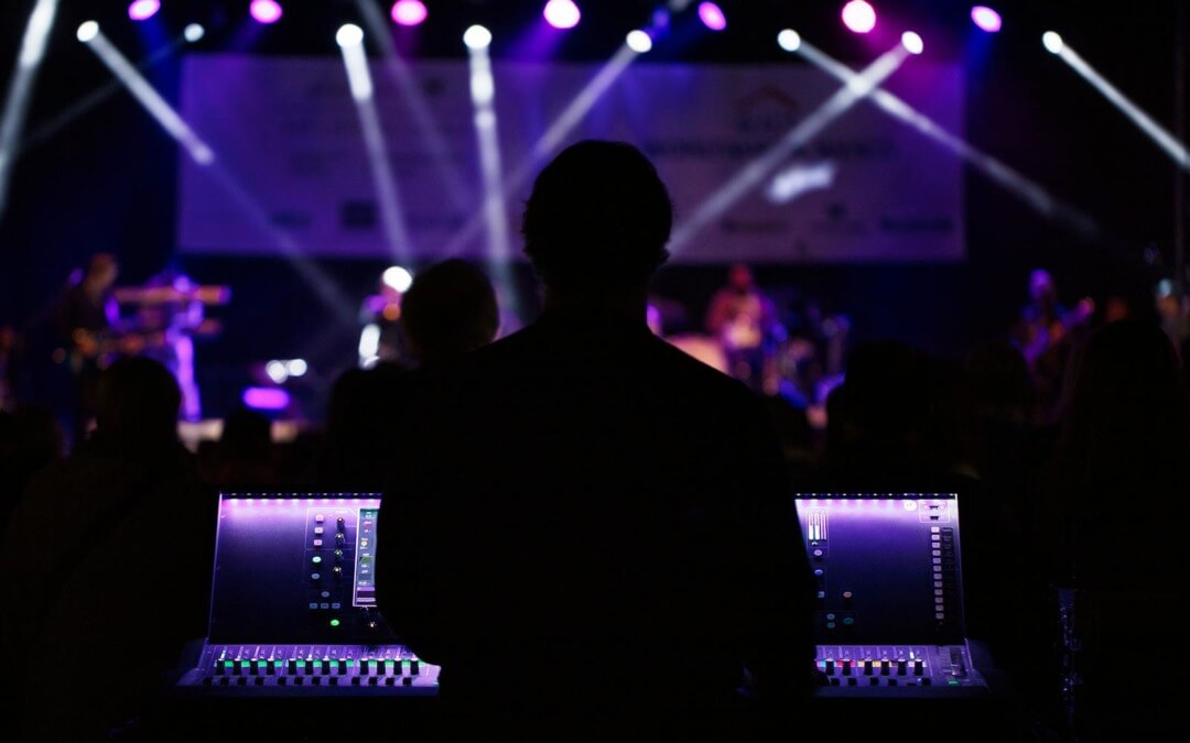 Tutoriel DJ : utiliser les effets et stems pour enrichir un set Multi-Genre.