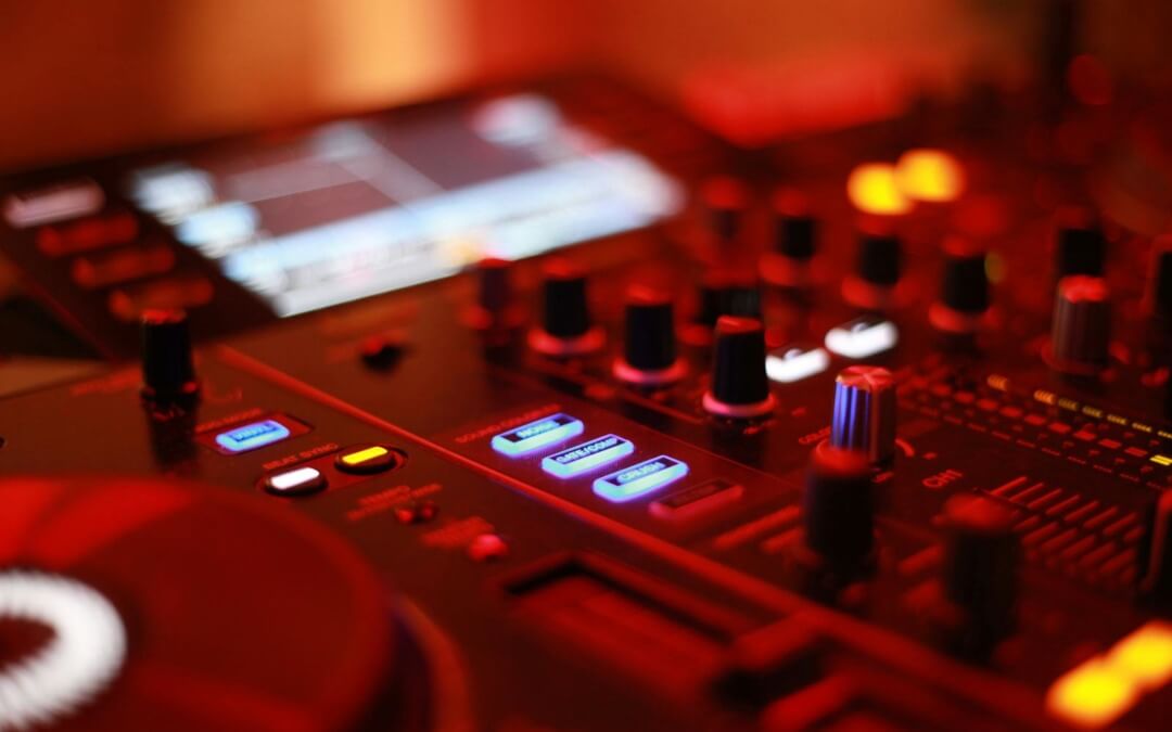 Les accessoires indispensables pour un DJ de Musique Latine et Urbaine.